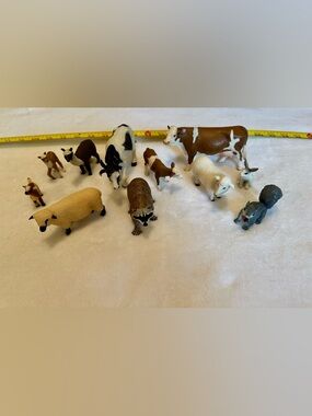 Selling the farm - 11 pieces - 7 are Schleich